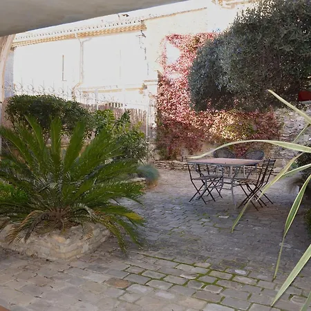 Locus Amoenus Nocleg ze śniadaniem Lirac