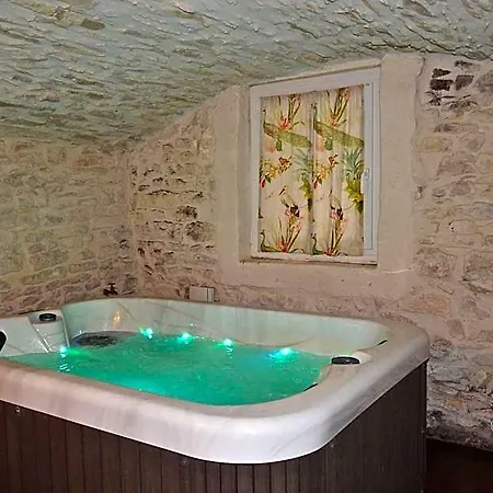 Locus Amoenus 3*